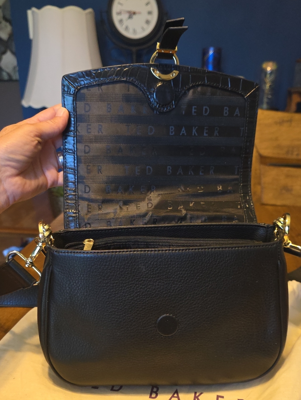 Ted Baker Jjolie Black Leather Crossbody Bag with Gold Chain With Dust Bag - Picture 15 of 16